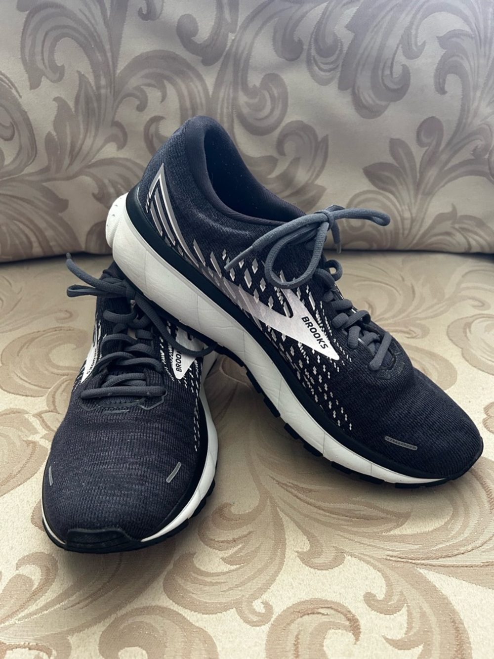 Brooks Ghost 13 Women’s 10 Running Shoes Sneakers Dark Gray White Blush Pink